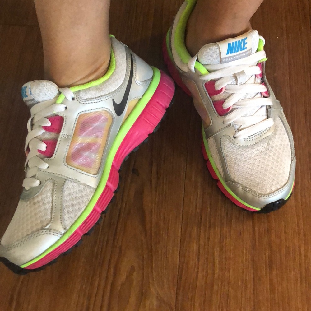 Nike Dual Fusion ST2 Sneakers